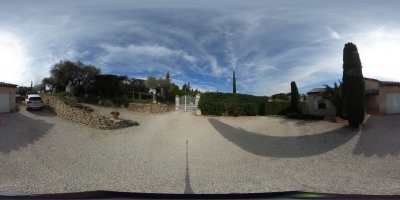 Vente d'une maison de construction traditionnelle au Castellet ,disposant de belles prestations et d'une piscine. Maison bénéficiant d'une jolie vue dégagée.