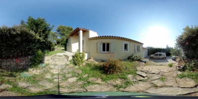 Maison récente avec piscine au BEAUSSET de plain-pied en campagne