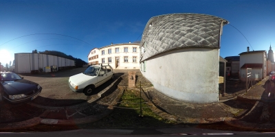 MAISON 75m² avec cave, grenier et jardin.