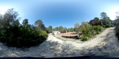 Ensemble de 2 maisons, construites sans permis de construire dans la campagne du Beausset